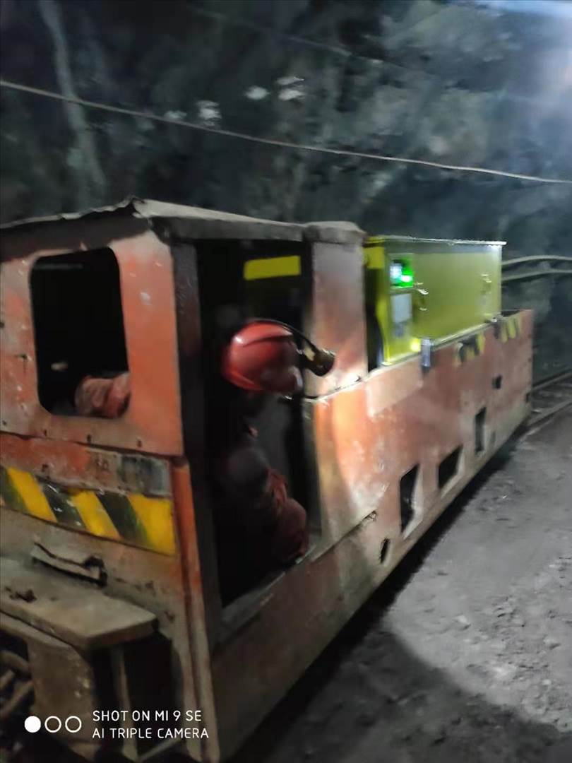 晟科赛斯 | 西部矿业10吨架线电机车取消架线,改造锂电池电机车华丽竣工!