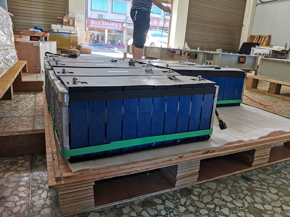 新型磷酸铁锂电机车锂电池采用的是什么锂电池?