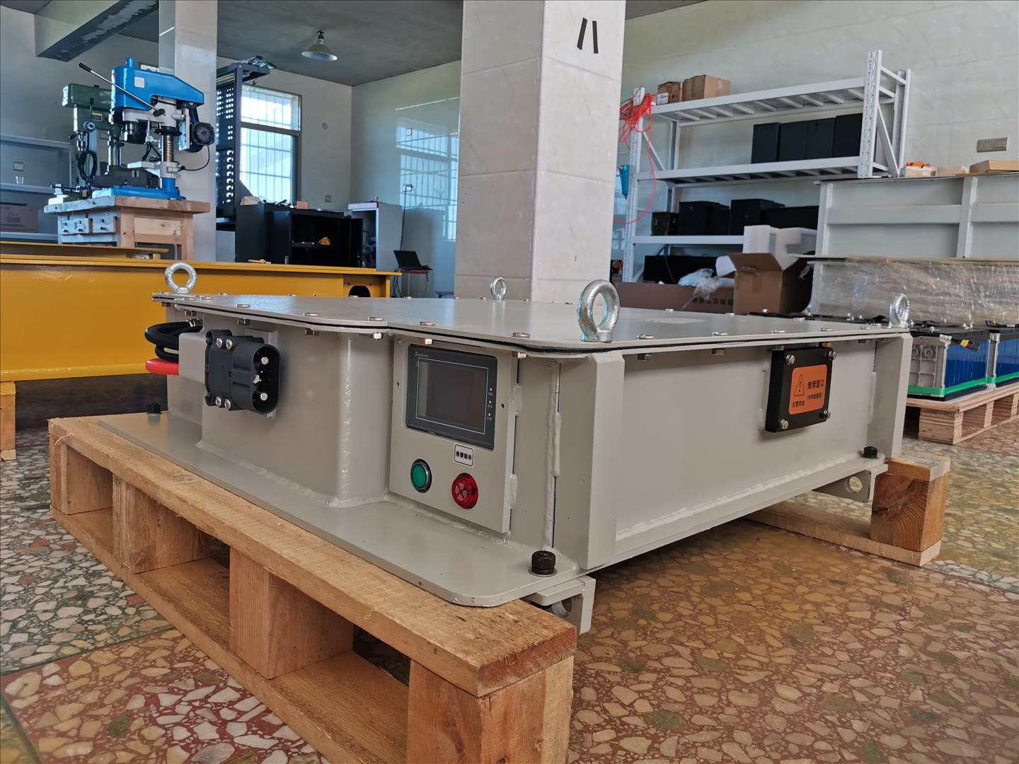 矿用电机车锂电池中的FeS2/C有什么作用?